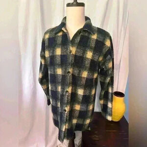 Men’s Essential Style Button Up Plaid Jacket. Size M. Polyblend. 30” Long.